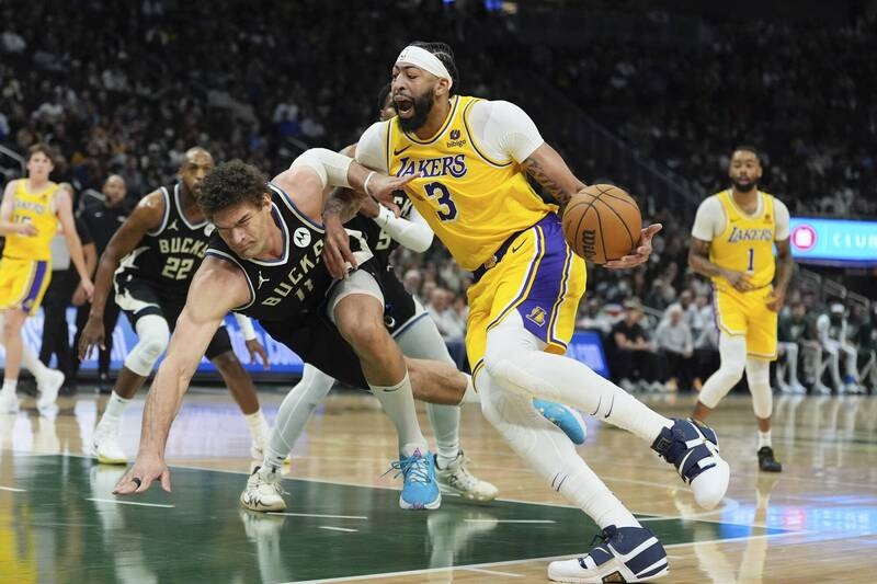 Lakers Triumph in Double Overtime Thriller Against Bucks